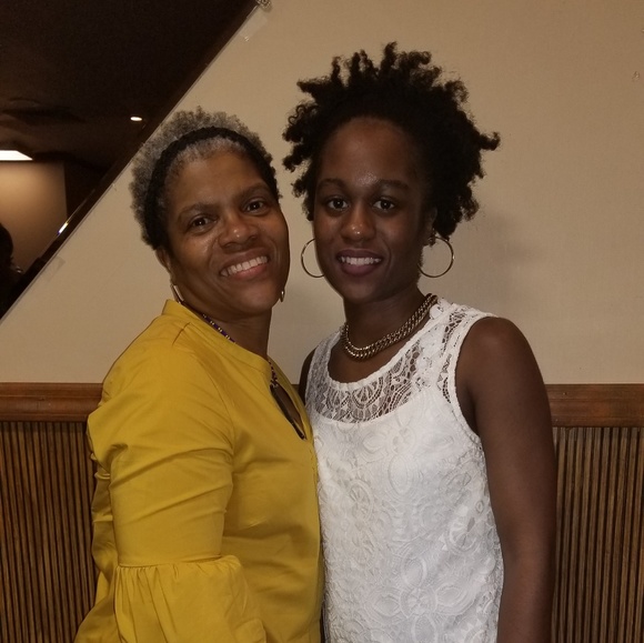 Hi I'm Cheryl.welcome to my closet loving poshmark - Picture 2 of 4